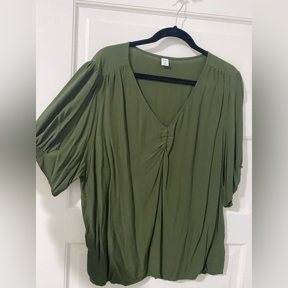 Olive green sweetheart neckline shirt with ruching on the sleeves - Picture 1 of 3